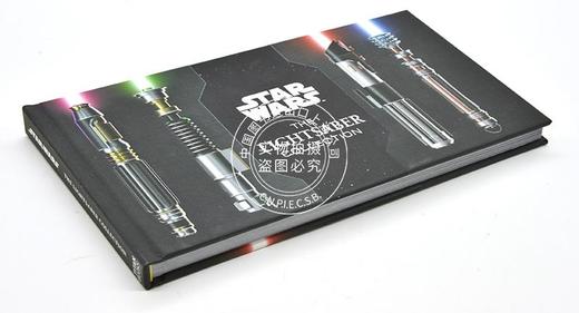 现货 星球大战 光剑收藏集 英文原版 Star Wars: The Lightsaber Collection 经典科幻电影周边 Titan出版 精装艺术画册 商品图1