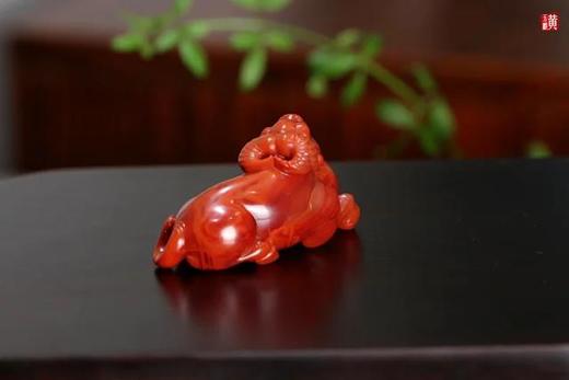 [ 扭转乾坤 ] 南红卧牛摆件 | 凉山原矿柿子红，满色满肉，祥瑞红牛 商品图3