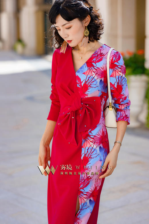 2202172 晴岚玫瑰 超密磨毛斜纹 亲肤华尔缎印花连衣裙 雾境 商品图3