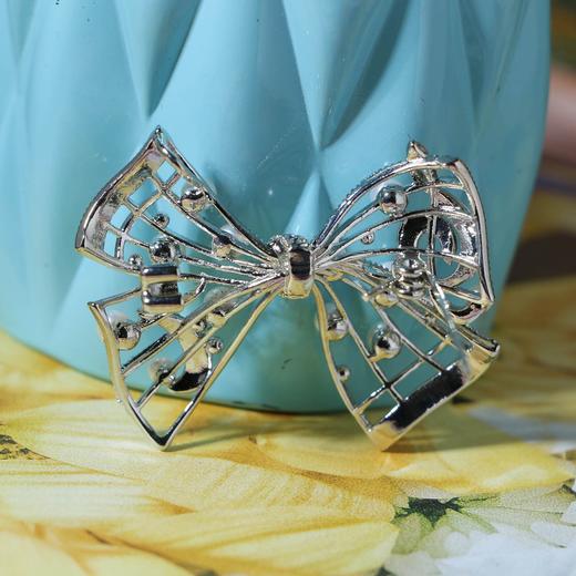 【现货】甄珠贝 音乐蝴蝶结胸针 极光淡水正圆珠 商品图2