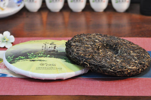 【精选普洱饼茶】东创茶  1956忙肺山古树生茶  普洱茶  七子饼 商品图3