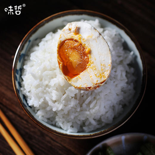 【味哲海鸭蛋】  海边放养，传统工艺，香油松沙，富得流油。60克 4枚/箱/8枚/箱 试吃装 商品图7