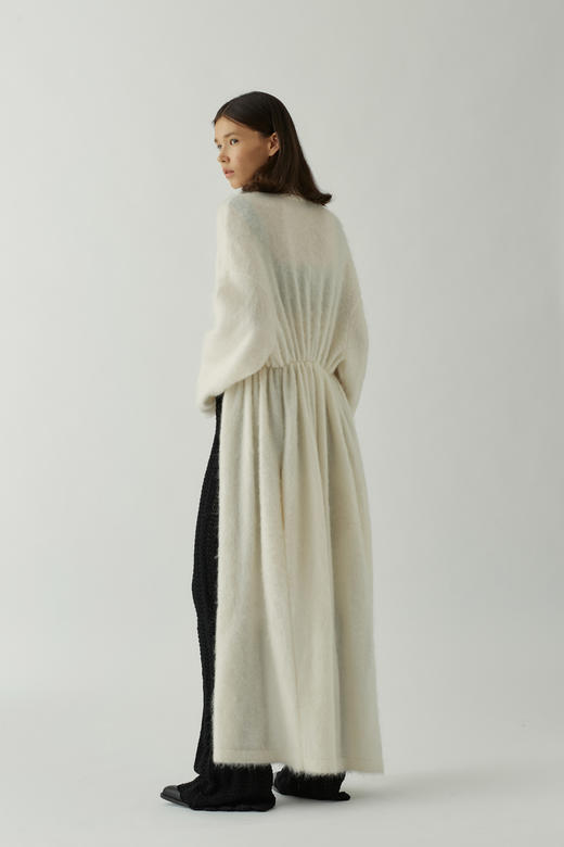 Swaying  云白色/橄榄绿绒感毛羽长外套 商品图9