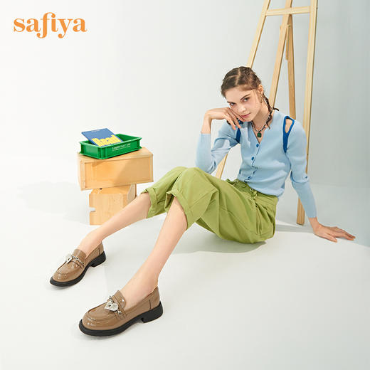 Safiya/索菲娅 小皮鞋2022秋季新品潮学院风小众少女爱心链条乐福鞋 SF23112010 商品图3