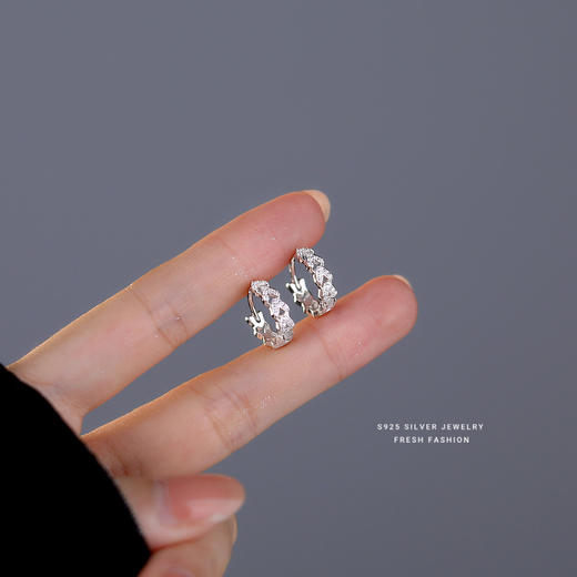 【歌辞】S925银镶钻麻花微镶满钻设计感耳圈耳饰【YXS-	E2768】 商品图2