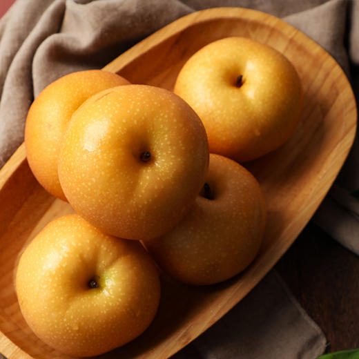 秋月梨 “加了冰糖的矿泉水”️ 白白嫩嫩的“秋月梨”～大如拳，松脆爽，甜汁多到“吸溜”喝   水嘟嘟  一件包邮 商品图1