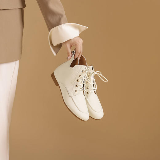 西村名物22年冬新款【经典】率性小白靴V口绑带软皮短靴休闲靴女43781 商品图3
