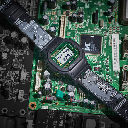 【时计廊】卡西欧手表 G-SHOCK 全新耐冲击可换装款 3款表带2款表壳 防水防震运动表款DWE-5600CC-3PR 商品图1