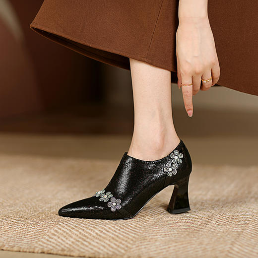 性感优雅，真皮蛇纹尖头花朵高跟深口单鞋SS-1906 商品图4