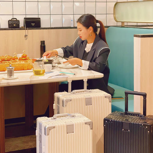 【回购最多的一款旅行箱】一折起售  亚马逊在售2884元   第三代日本OMECHOO多功能行李箱铝框静音万向轮拉杆箱   第三代加厚材质 防爆PC箱体！0201返团 商品图8