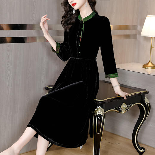 黑色真丝绒长袖，高腰中长款国风连衣裙 HT-XYX1121 商品图1