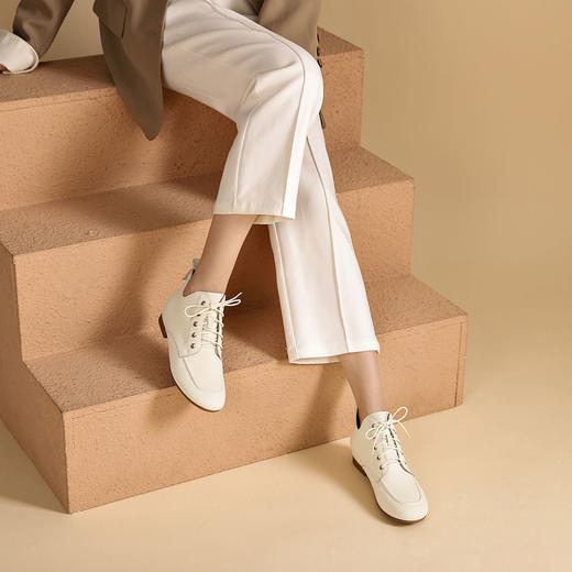 西村名物22年冬新款【经典】率性小白靴V口绑带软皮短靴休闲靴女43781 商品图1