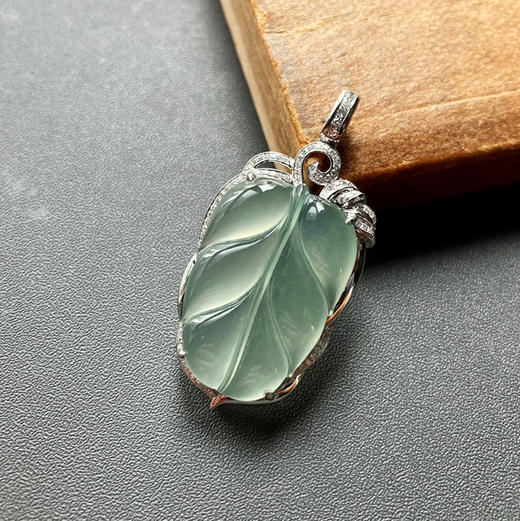 高冰种淡晴水翡翠叶子18k白金钻石镶嵌 商品图1