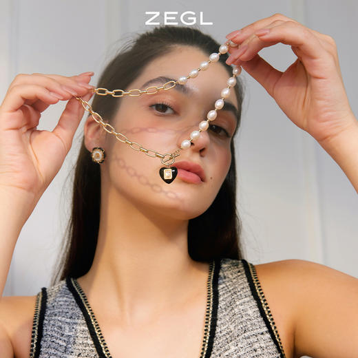 ZEGL设计师山茶花系列淡水珍珠项链女轻奢小众OT扣黑色爱心锁骨链 商品图1