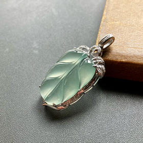 高冰种淡晴水翡翠叶子18k白金钻石镶嵌