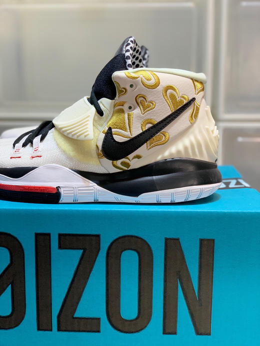 秋季特惠💰370 Sneaker RoomxNike Kyrie 6"Mom-Cream"米白金爱心玫瑰 商品图5