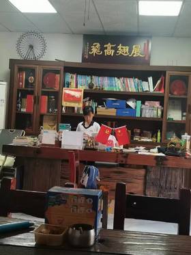 抬头看时间的瞬间 晨起上学前定时点读习惯养成