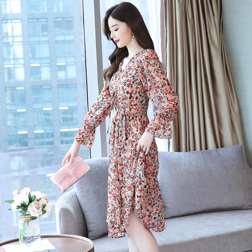 黛唯梵复古碎花裙女2022秋装新款时尚小个子中长款v领桔梗雪纺连衣裙女 商品图2