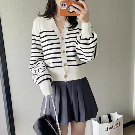 【限时折扣】条纹金扣开衫V领小众设计感针织衫（黑白条纹）S-L 商品图5