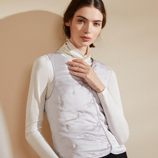 金三塔秋冬新品真丝保暖绵背心蚕丝马甲女轻薄无痕上衣（限价款） NSF9D731/NSF9D732 商品图3