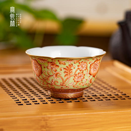 绿地矾红描金缠枝花卉纹葵口杯 商品图0