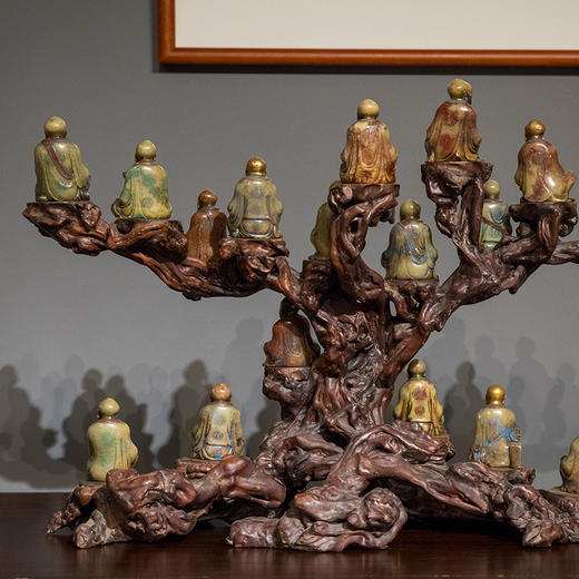 清 寿山石彩绘十八罗汉配天然木器座 商品图3