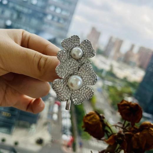 【甄珠贝·油画艺术风系列】 70*70cm斜纹绸【城市涂鸦】丝巾和淡水珠【双生花】胸花 商品图2