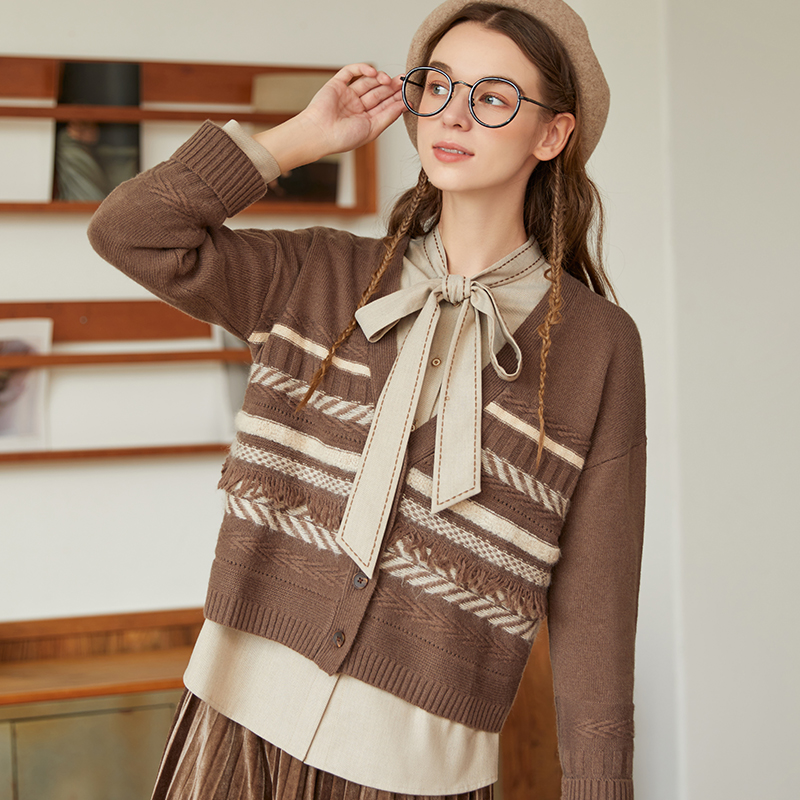 Famecoco范可儿V领流苏针织开衫女冬季宽松慵懒加厚羊毛毛衣外套F228DE006