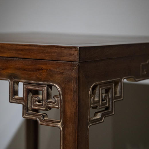 清 红木回纹方桌 商品图3