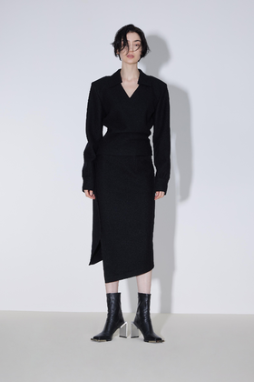 V领呢感宽肩收腰上衣