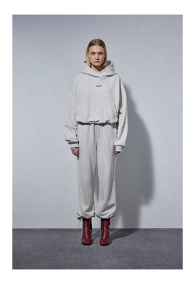 短款宽松连帽卫衣