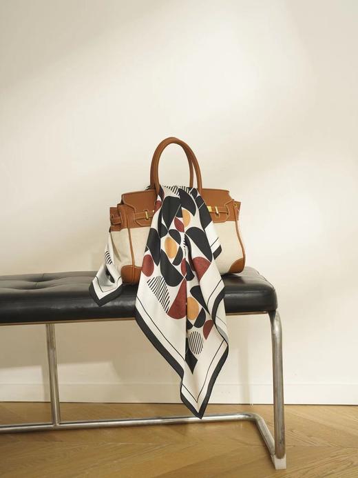 【限时折扣】真丝百搭简约方巾  68*68cm 商品图5