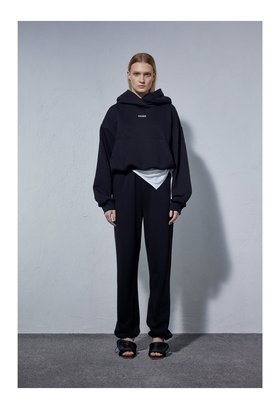 短款宽松连帽卫衣