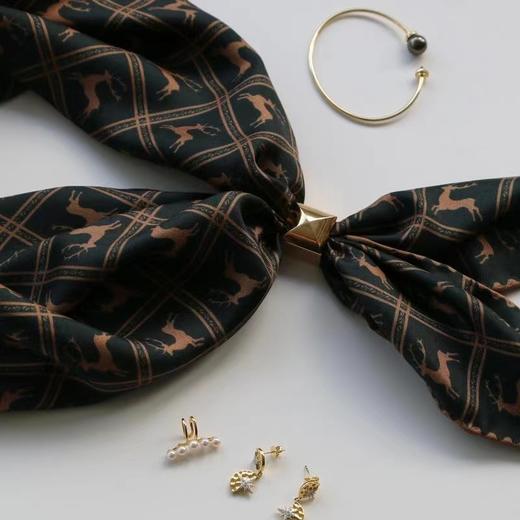 【甄珠贝·简约chill系列】 70*70cm斜纹绸【麋鹿】丝巾和淡水珠【弦】胸花 商品图5