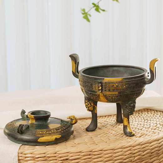 藏六造涂金青铜双耳三足香炉 商品图3