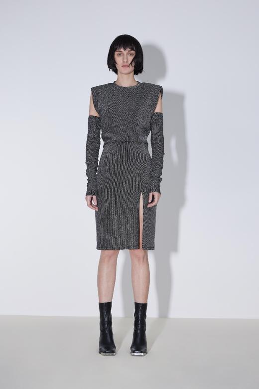 袖套款宽肩掐腰短款连衣裙 商品图0