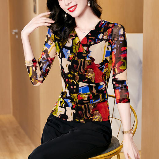 秋季新款，交叉领修身显瘦网纱T恤印花长袖打底衫大码妈妈装KQL-9952 商品图2