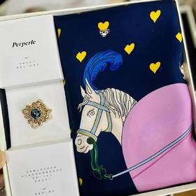 【甄珠贝·时尚高级感系列】 70*70cm斜纹绸【爱心下午茶】丝巾和【宫廷风施华洛世奇】丝巾扣