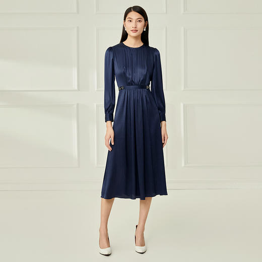 EITIE爱特爱气质圆领压褶缎面收腰长裙连衣裙通勤显瘦秋新款C2207042 商品图2