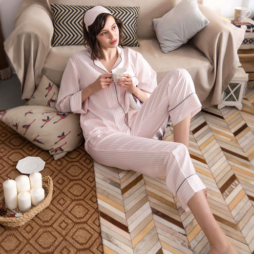 I'd爱帝女士轻奢丝滑缎面条纹长袖长裤套装 商品图1