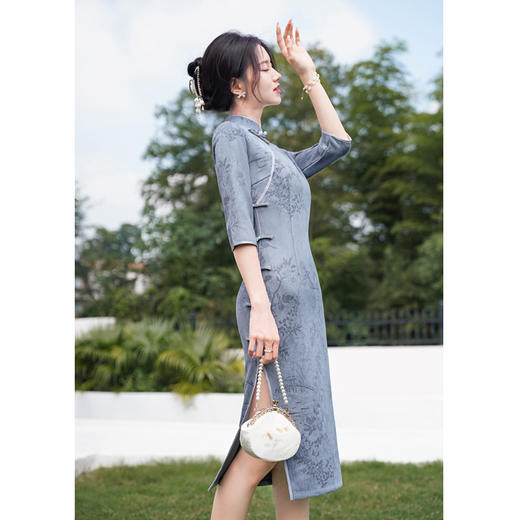 2022年秋季中长袖雕花麂皮绒气质修身改良旗袍MYJ 商品图3