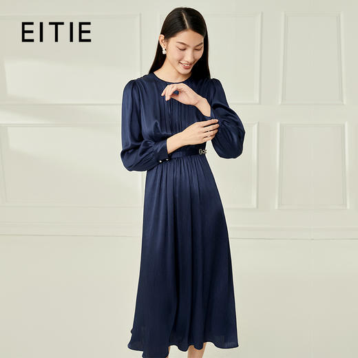 EITIE爱特爱气质圆领压褶缎面收腰长裙连衣裙通勤显瘦秋新款C2207042 商品图0