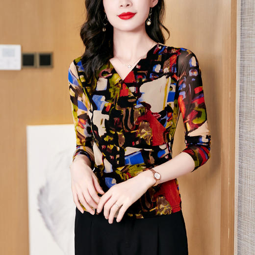 秋季新款，交叉领修身显瘦网纱T恤印花长袖打底衫大码妈妈装KQL-9952 商品图1