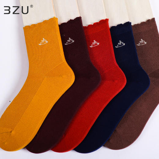 【任选6双99.5】春秋女款新品甜美奔跑兔刺绣木耳边中邦双针平整女袜 商品图3