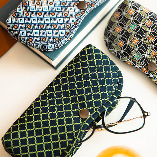 日系复古格纹眼镜盒便携文艺布艺眼镜盒 商品图0