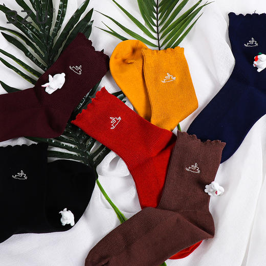 【任选6双99.5】春秋女款新品甜美奔跑兔刺绣木耳边中邦双针平整女袜 商品图2