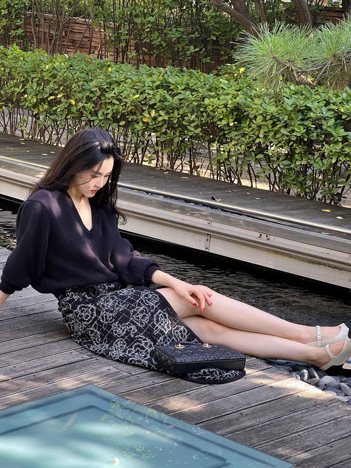 百分百羊毛深麻灰和嫩草绿大v领厚厚的时髦毛衣