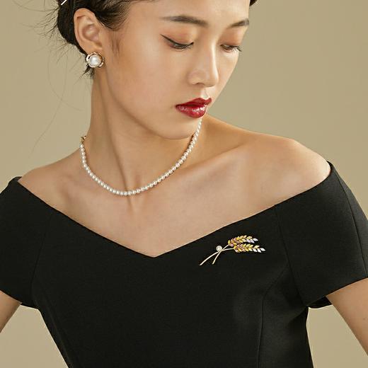 2楼Fellala翡拉拉冬季基础气质优雅胸针女时尚清新麦穗小众设计胸针 款号20WIN309503 吊牌价729 现价692 商品图4