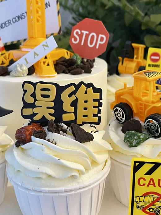 铲车工程车系列，5寸主蛋糕搭配杯子蛋糕，铲车蛋糕祝福语：铲平前路一切障碍，请提前24小时以上预定 商品图3