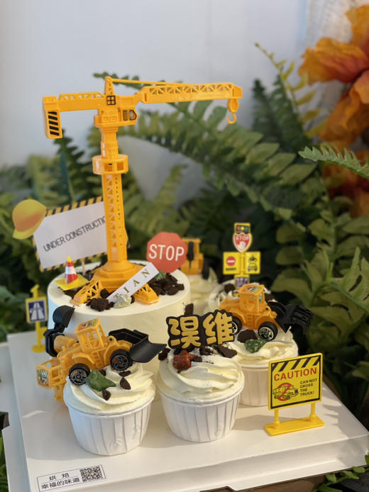 铲车工程车系列，5寸主蛋糕搭配杯子蛋糕，铲车蛋糕祝福语：铲平前路一切障碍，请提前24小时以上预定 商品图5